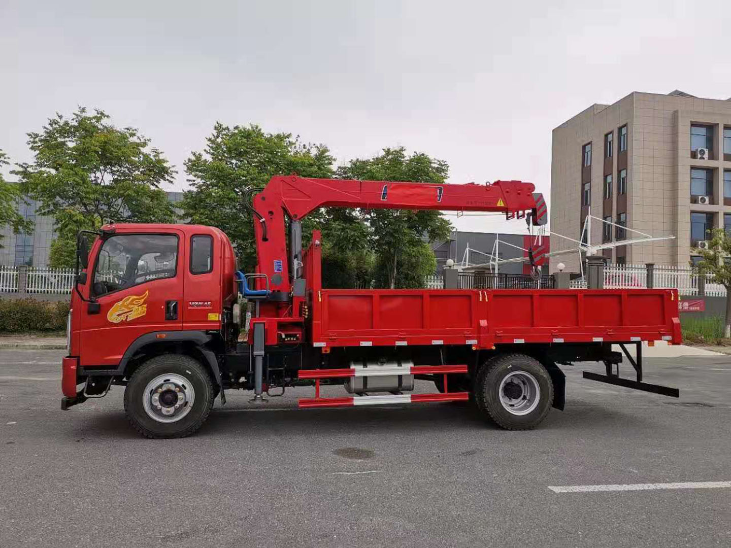 國六重汽豪曼8噸隨車吊