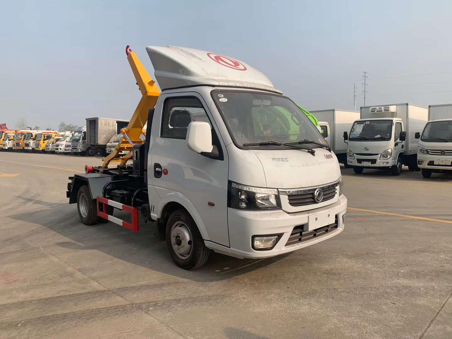 國六東風逸涂勾臂垃圾車
