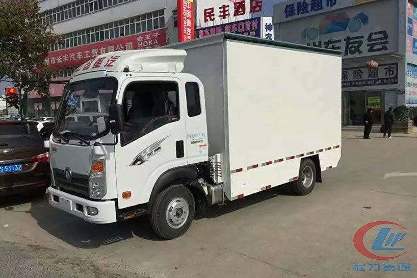 重汽王牌3.8米廂長舞臺車高清圖