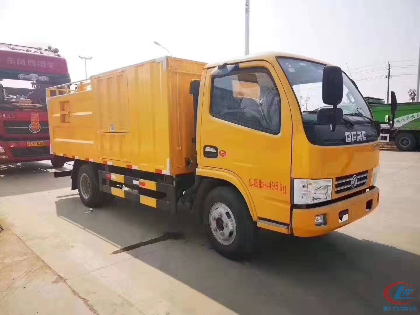 湖北程力東風(fēng)多利卡污水處理車(chē)