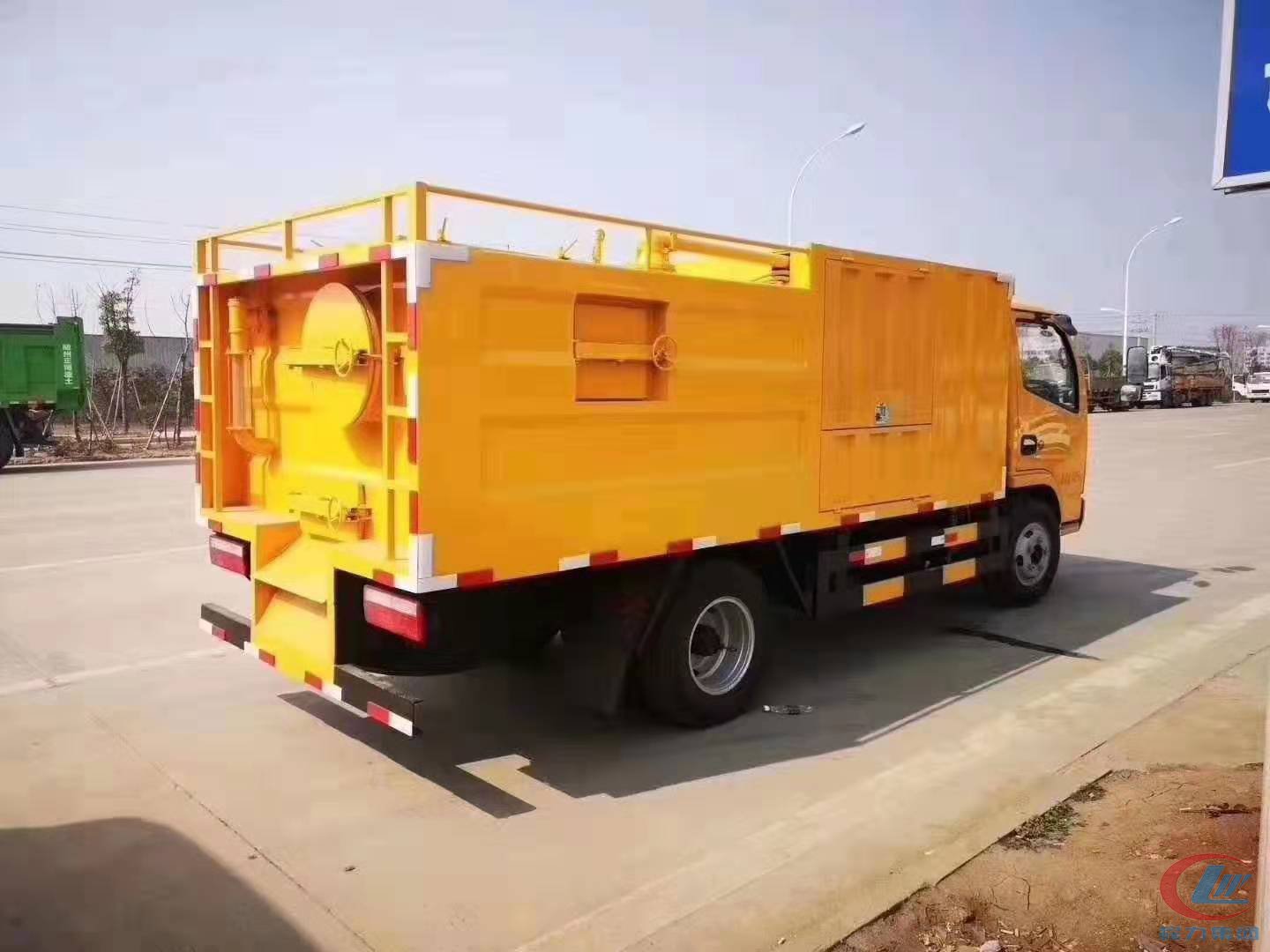 藍(lán)牌東風(fēng)多利卡D6污水處理車(chē)