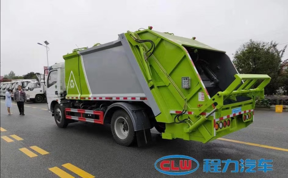 大福瑞卡壓縮垃圾車(chē)